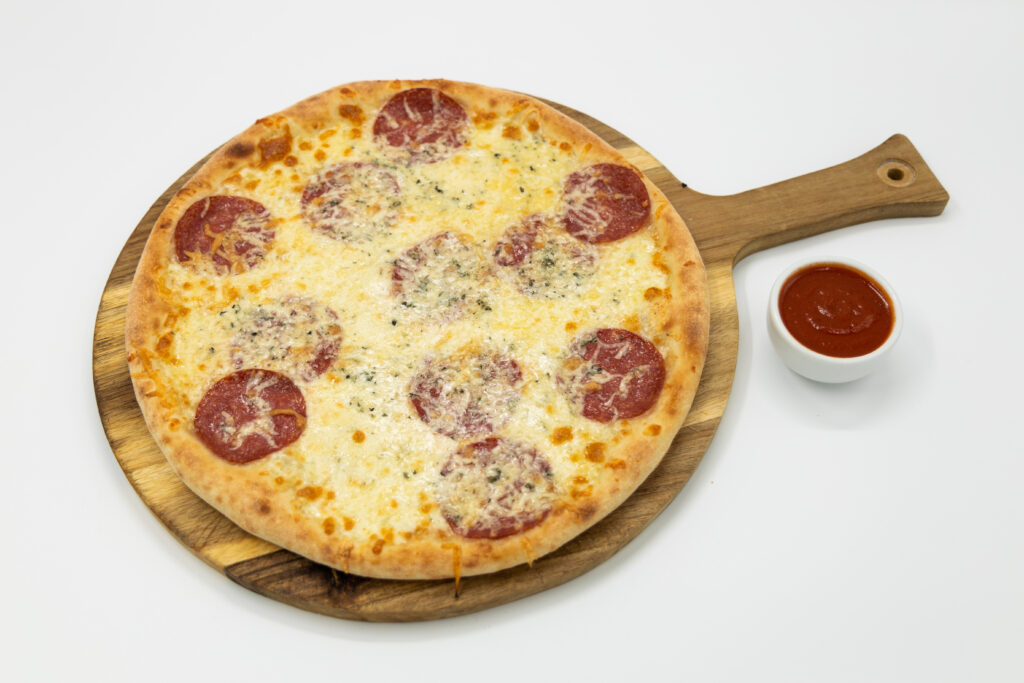 Pizza Quattro Formaggi e Salami (5)