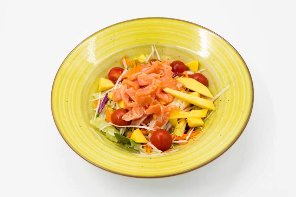 Salata cu somon fume si mango (7)