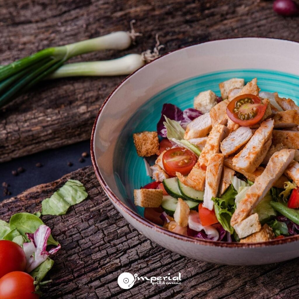 salata cu pui picant imperial falticeni