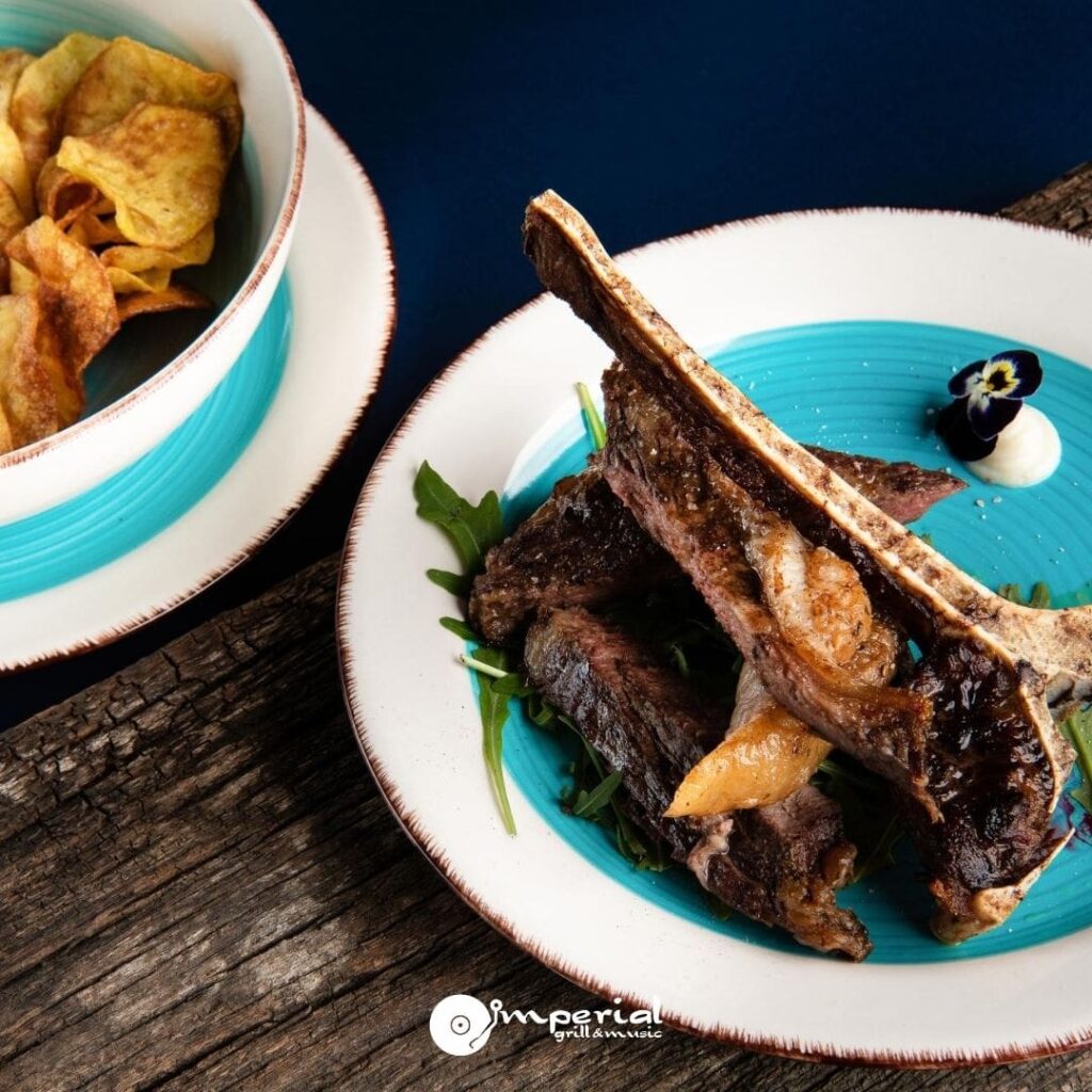 T-Bone cu chipsuri de cartofi