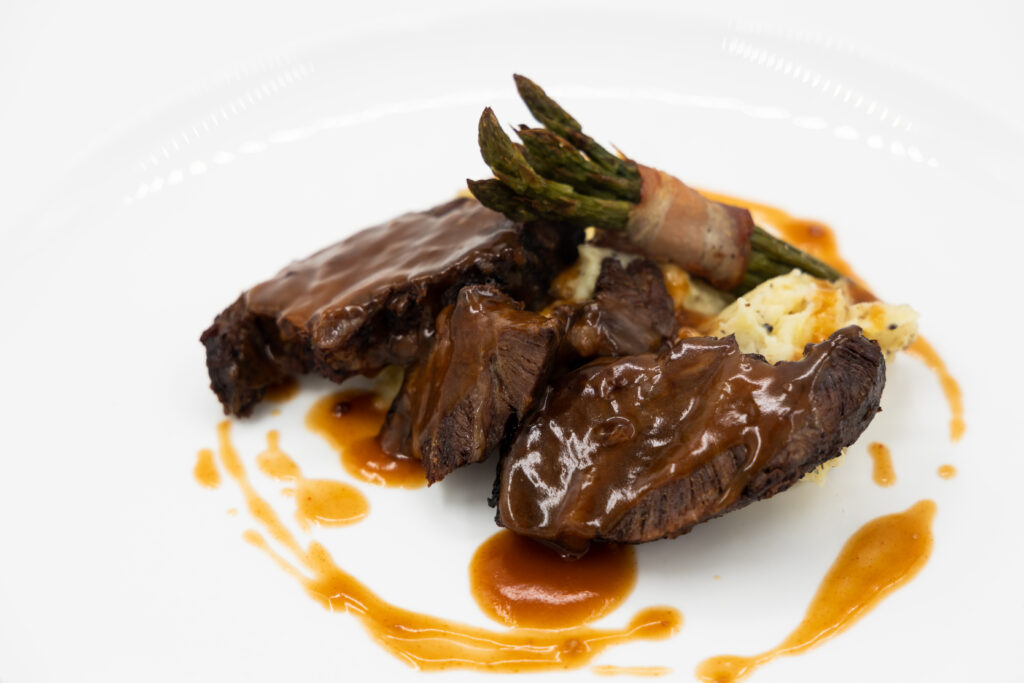 Falcute de vitel slow cooked cu piure trufat (15)