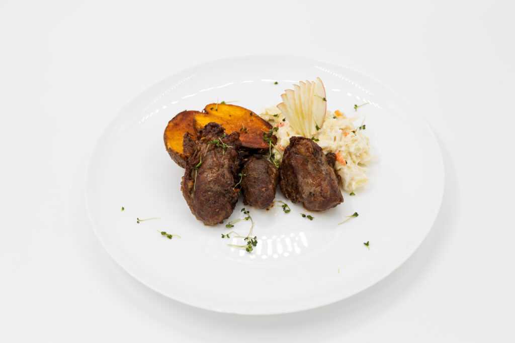 Obrajor de porc confiat in grasime de rata,cartofi copti si coleslaw (5)