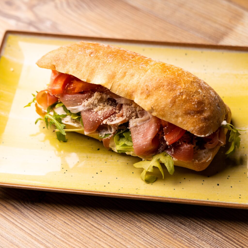 Sanwich cu prosciutto crudo (6)