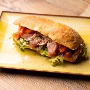 Sanwich cu prosciutto crudo (6)